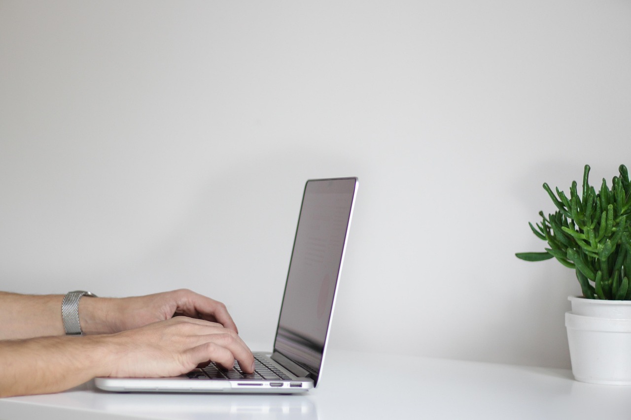 what to look for in a hypnotherapy school: a comprehensive guide