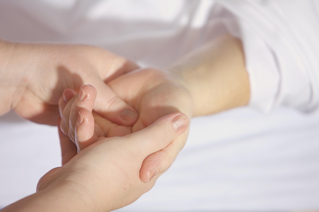 7 therapeutic ways past life regression therapy helps clients
